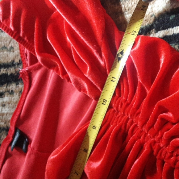 Gorgeous red dress - Picture 8 of 10